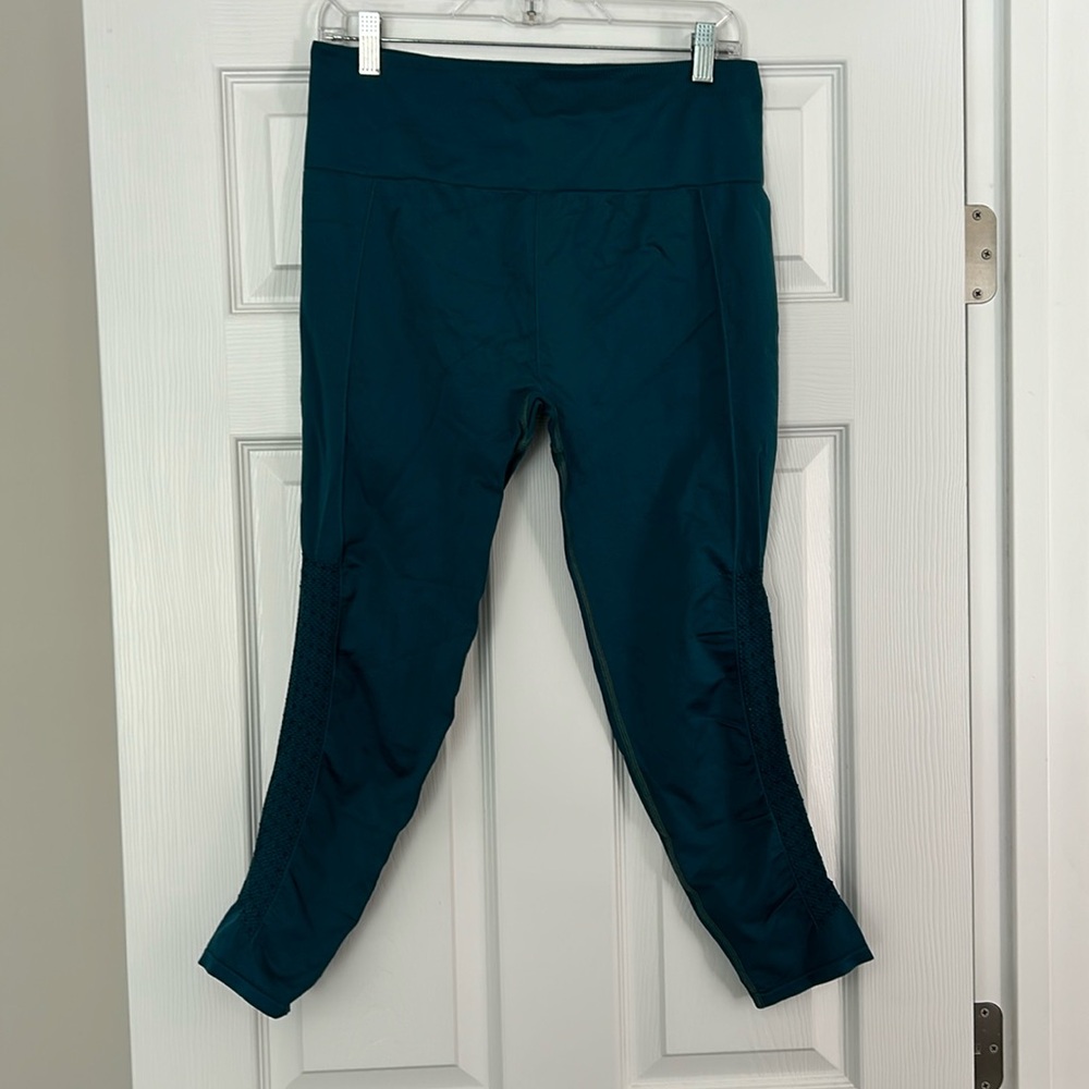 Fabletics Sync Seamless High Waisted 7/8 leggings